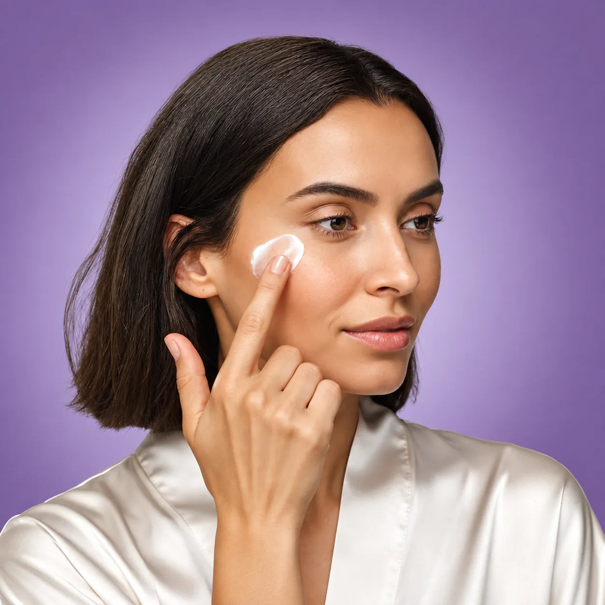 Aplicação da Creme de Noite Revitalizante HL/Skin